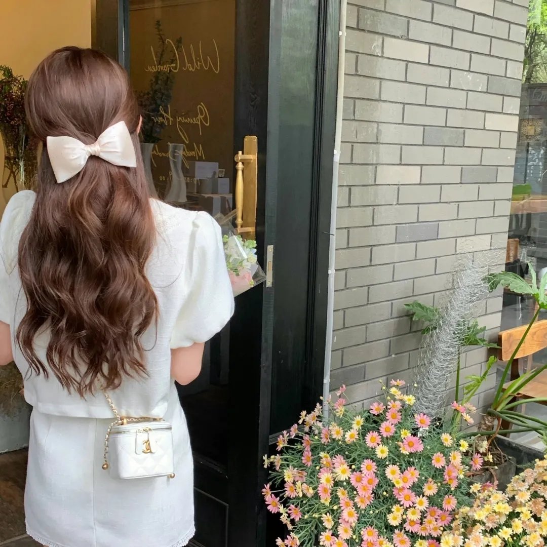 这名男子，捡到了人鱼。